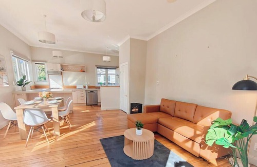 Johnsonville House | Fresh Classic 3BR Private Home Quiet Area Free Parking Easy Access