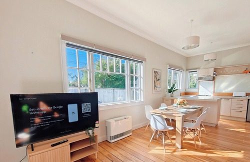 Johnsonville House | Fresh Classic 3BR Private Home Quiet Area Free Parking Easy Access
