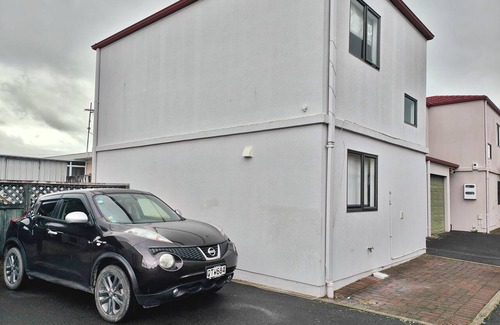 Frankton Apartment | Fresh, Cosy & Handy to CBD, Lake, Waikato Hospital, Gym and Dinsdale Shops