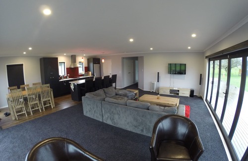 Atiamuri House | Full holiday home to yourself, up to 21 guests