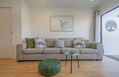 Whitianga Apartment | Fully self contained modern 1 bedroom downstairs apartment with Internet access.