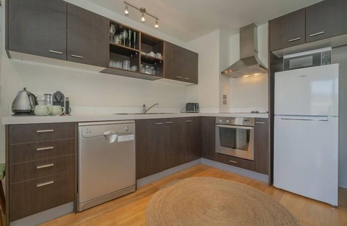 Whitianga Apartment | Fully self contained modern 1 bedroom downstairs apartment with Internet access.