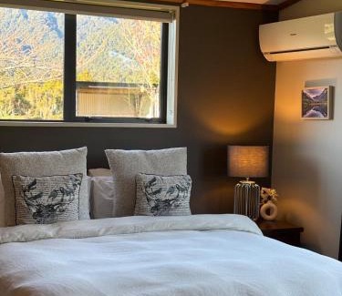 Franz Josef Glacier House | Glacier Barn House