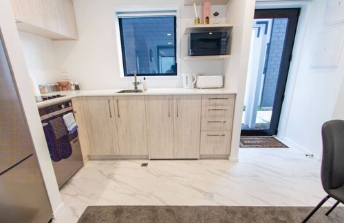 Christchurch City Centre House | Glamorous 2 Bed CBD Townhouse with King Bed