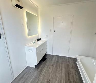 Dunedin House | Glenpark Lodge