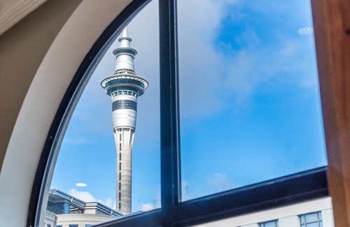 Auckland Central Business District Apartment | Gorgeous 2-Bed 2-Bath Harbour View Stunner