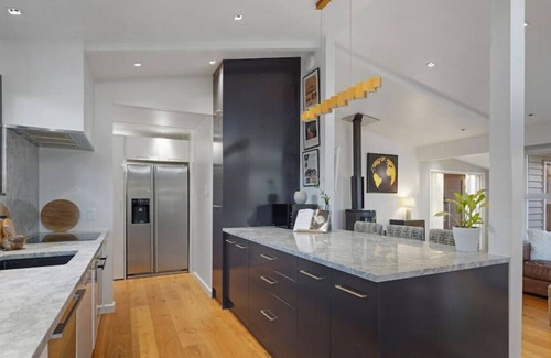 Glendowie House | Gorgeous Family Home | Fully Fenced & Toys