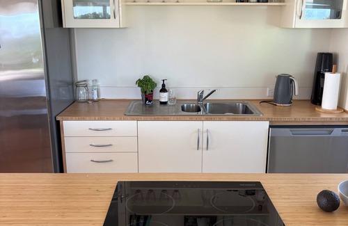 Whananaki House | Gorgeous Whananaki bach with stunning sea views - walk to the beach & estuary.