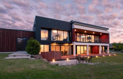 Wanaka House | Grand Peninsula Lodge