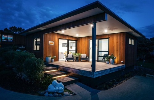 Waiheke Island House | Guest House on Queens