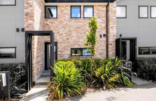 Riccarton Apartment | Hagley Park Retreat