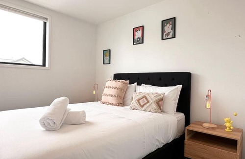 Riccarton House | Hagley Two Bedroom Townhouse with Free Parking