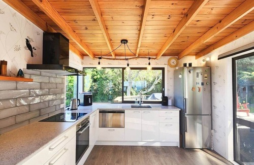 Hahei House | Hahei Horizon - stunning views, only steps away from the Cathedral Cove track