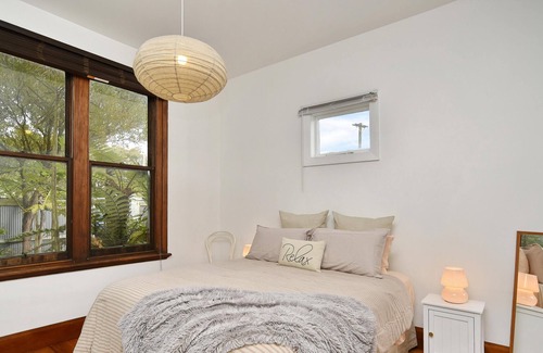 Saint Albans House | Hampstead Cottage - Holiday Home located in St Albans