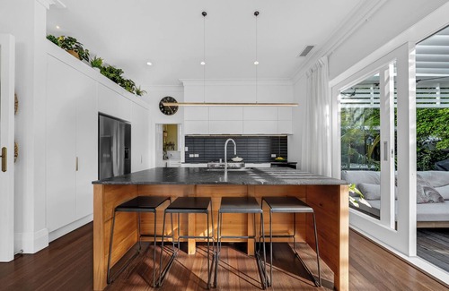 Narrow Neck House | Hamptons House by Narrow Neck Beach