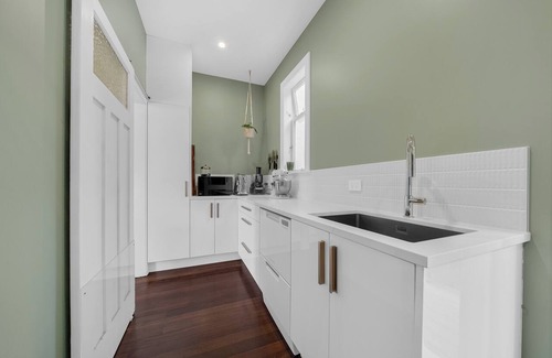 Narrow Neck House | Hamptons House by Narrow Neck Beach