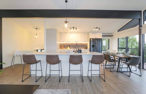 Hamurana House | Hamurana Views - Spa, Lake Views, Sleeps 12