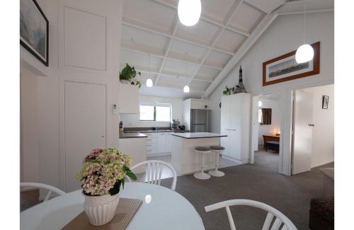 Tawa House | Handy Hideaway - on Main in Tawa