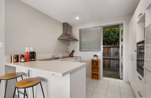 Riccarton House | Handy Riccarton Hagley Park CBD 10 Mins
