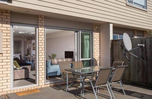 Riccarton House | Handy Riccarton Hagley Park CBD 10 Mins