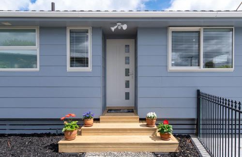 Hannahs Bay House | Hannahs Bay Haven - Rotorua Holiday Home