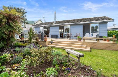 Hannahs Bay House | Hannahs Bay Haven - Rotorua Holiday Home