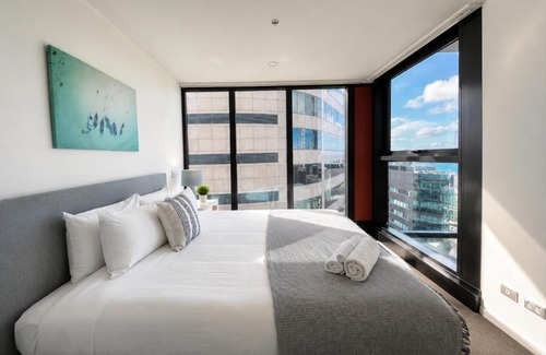 Auckland Central Business District Apartment | Harbour & City Views 2BR 2BA w Huge Balcony P231