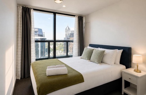 Auckland Central Business District Apartment | Harbour & City Views 2BR 2BA w Huge Balcony P231