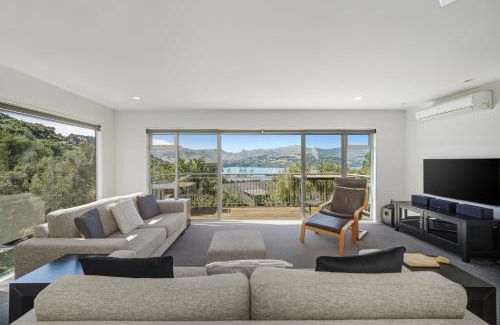 Lyttelton House | Harbour Crest Retreat - Lyttelton Holiday Home