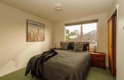 Tauranga South Apartment | Harbour Views