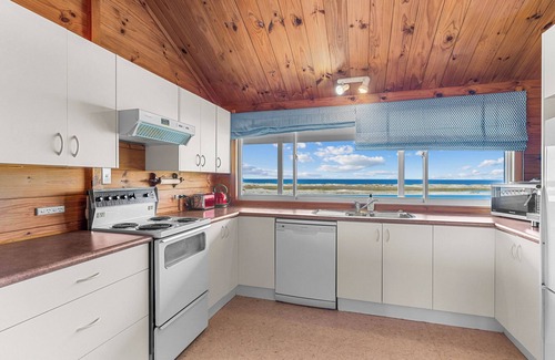 Mangawhai Heads House | Harbourview Haven - Mangawhai Heads Holiday Home