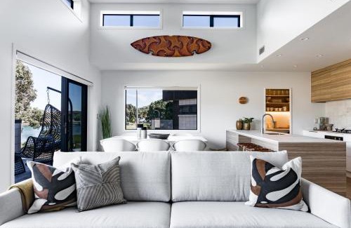 Raglan House | Harbourview Haven Walk to town