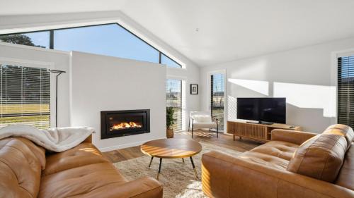 Lowburn House | Harper on Hadley - Cromwell Holiday Home