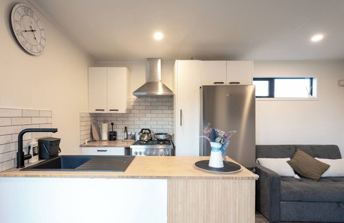Taumarunui Cabin | Haven Hills Retreat - Romantic, luxury off grid tiny house with stunning views.