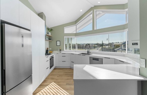 Waipahihi House | Haven @ the Heights