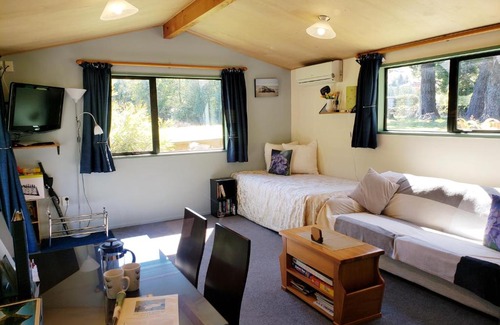 Dunedin House | Height of Dunedin Farm - Warm Private Standalone Chalet with Panoramic Night Skies