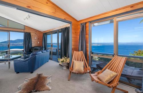 Acacia Bay House | Heights Haven - Acacia Bay Holiday Home