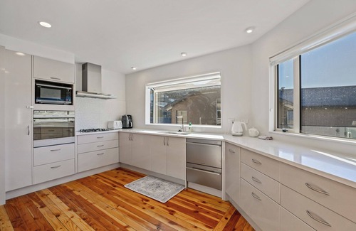 Queenstown House | Hensman House - Queenstown Holiday Home