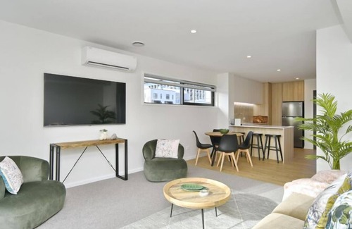 Christchurch City Centre Apartment | Hereford St Apartment-Modern Urban Retreat in Christchurch City