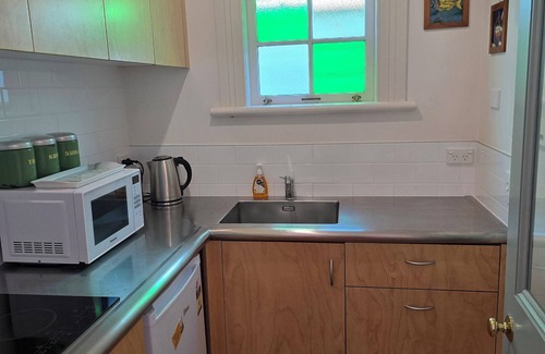 Coromandel Apartment | Heritage 1 Bedroom Apartment in the Heart of Coromandel Town.