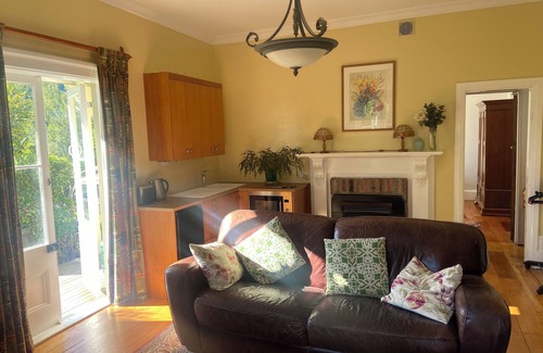 Nelson South Apartment | Heritage apartment attached to character home with pool in central Nelson.