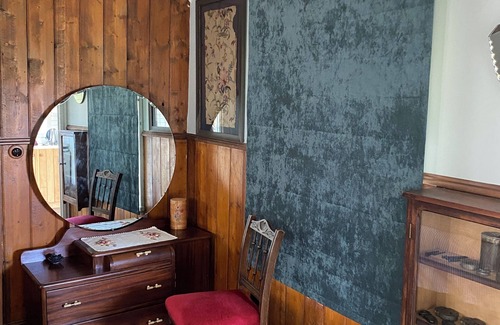 Matakanui Hotel | Heritage cottage, Central Otago. Close to Dunstan Mountain Range and Omakau.