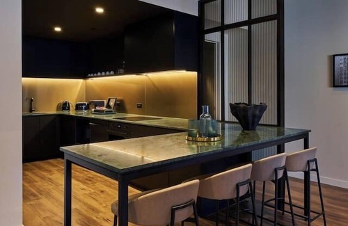 Auckland Central Business District Apartment | Heritage Penthouse Suite in the Heart of Auckland