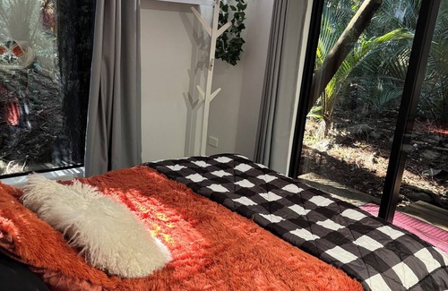 Titirangi Bed & Breakfast | Heritage reserve hideaway.Bush all around. One Bed-ground floor of our home