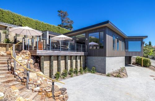 Onetangi House | Heron Ridge - Coast and Country Waiheke
