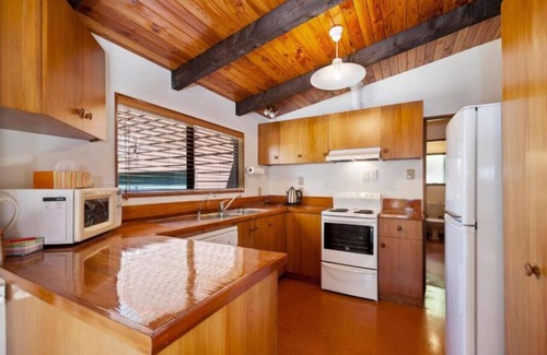 Rangatira Park House | Hey Jude - Family home with free Wi-Fi