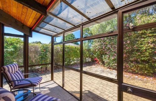 Rangatira Park House | Hey Jude - Family home with free Wi-Fi