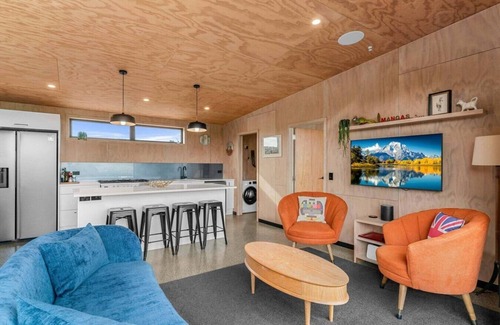 Mangawhai House | Hidden Treasure in Mangawhai Village + EV charger