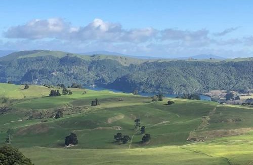 Acacia Bay House | Highland House, Luxury 3BR With Panoramic Lake Views