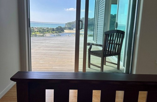 Whangamata House | Hill top sanctuary Whangamata